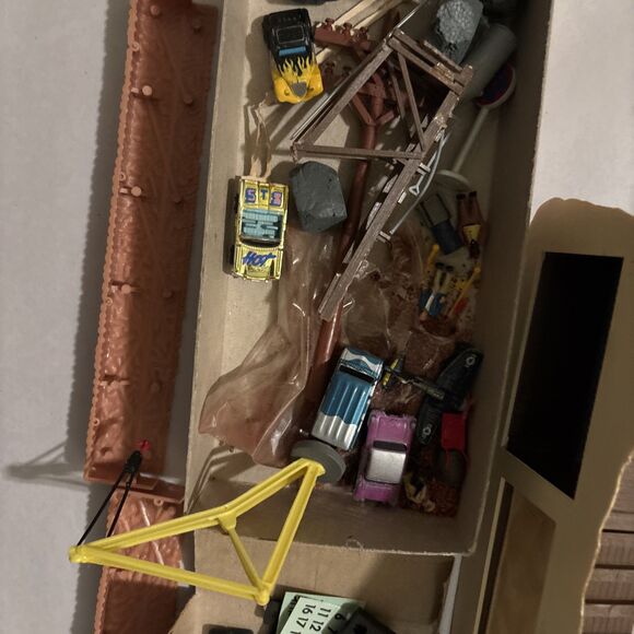 Model Train HO Bldgs Water Tower A Lot Of Track Transformer Small Accents As Is - Picture 11 of 16